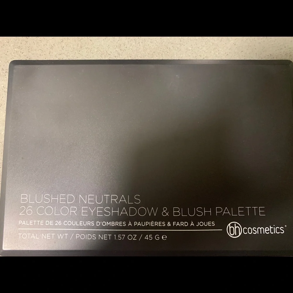 BH Cosmetics 26 Color Eyeshadow and Blush Palette, Fall Makeup Palette